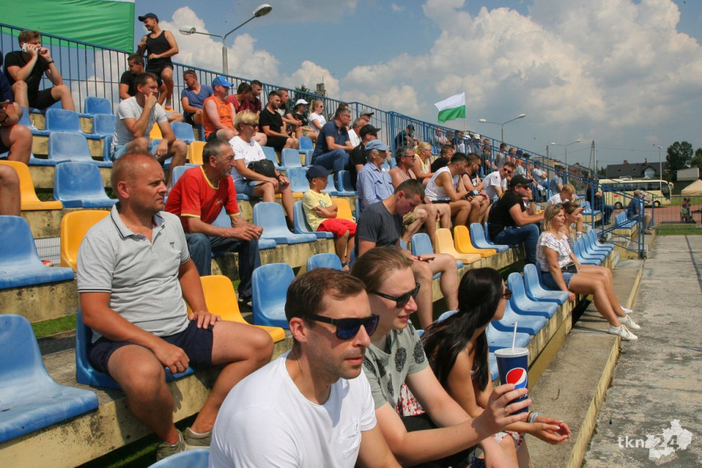 Neptun pewnie zwycięża derby powiatu koneckiego [wideo, zdjęcia]
