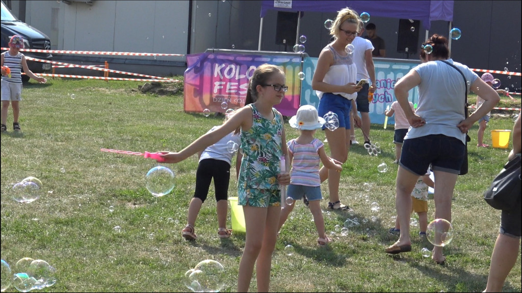 Wideo: Bańki i kolory znów przyciągnęły wielu mieszkańców