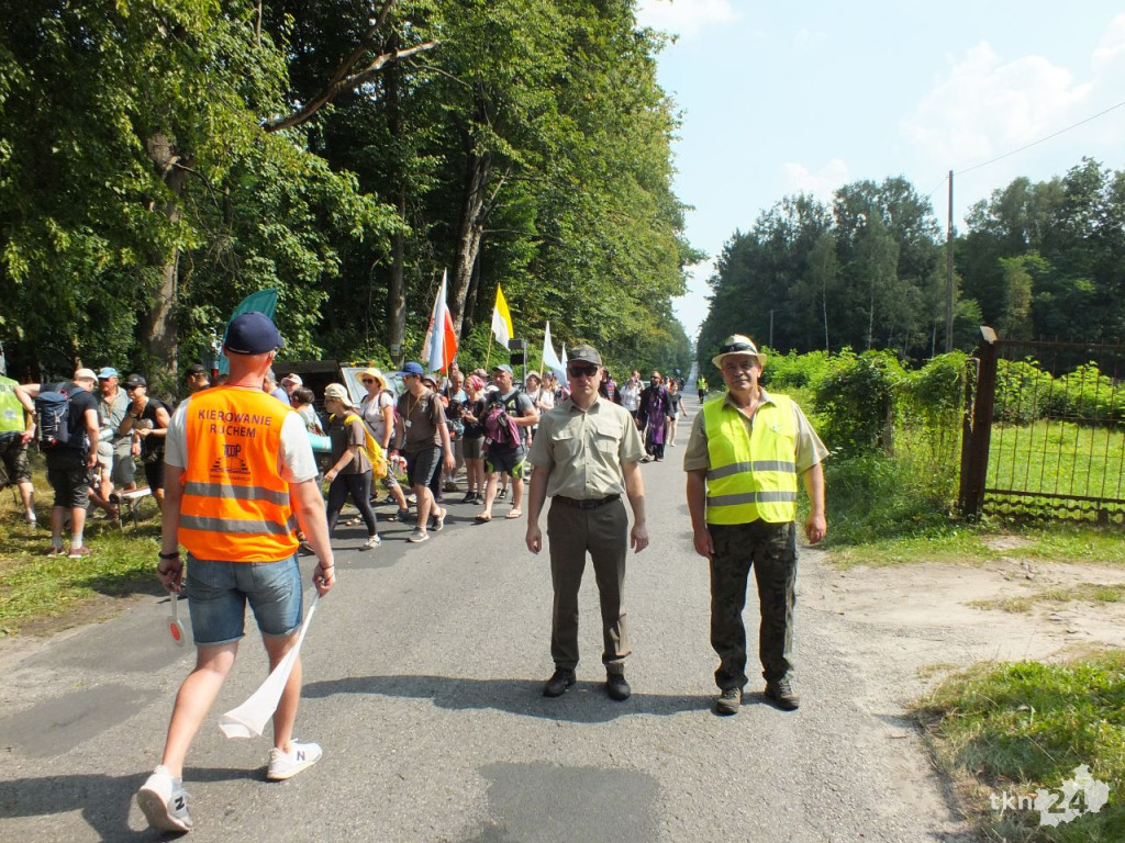 Leśnicy przeprowadzili pielgrzymów przez koneckie lasy [zdjęcia]