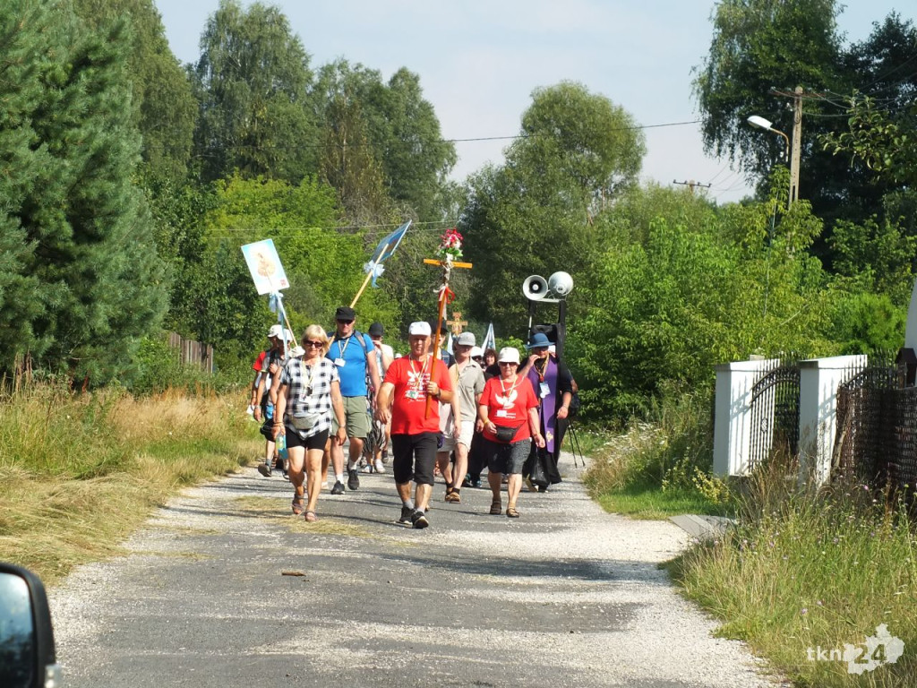 Leśnicy przeprowadzili pielgrzymów przez koneckie lasy [zdjęcia]