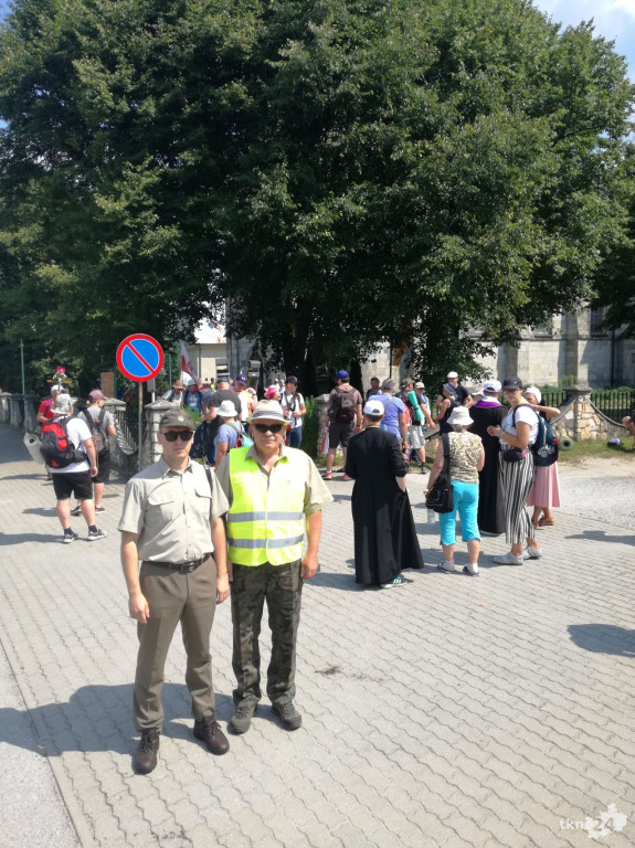 Leśnicy przeprowadzili pielgrzymów przez koneckie lasy [zdjęcia]