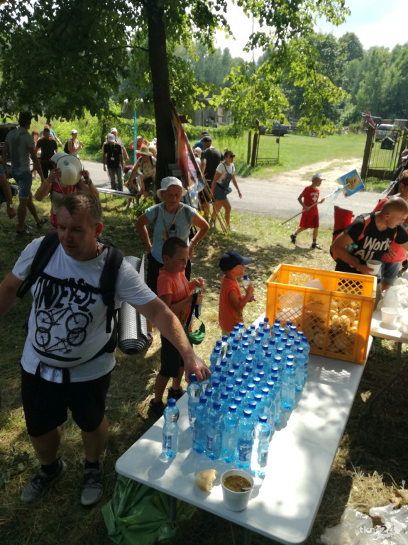 Leśnicy przeprowadzili pielgrzymów przez koneckie lasy [zdjęcia]