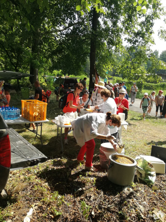 Leśnicy przeprowadzili pielgrzymów przez koneckie lasy [zdjęcia]