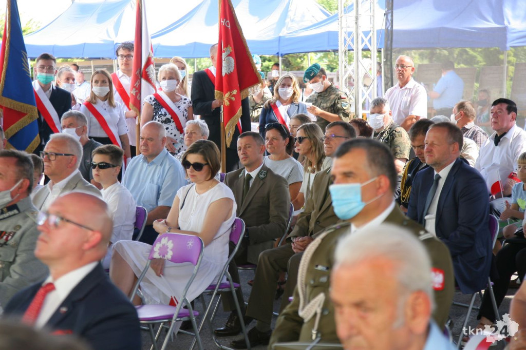 Świętowali setną rocznicę `Cudu nad Wisłą` w scenerii rodem z XX wieku [wideo, fotorelacja]