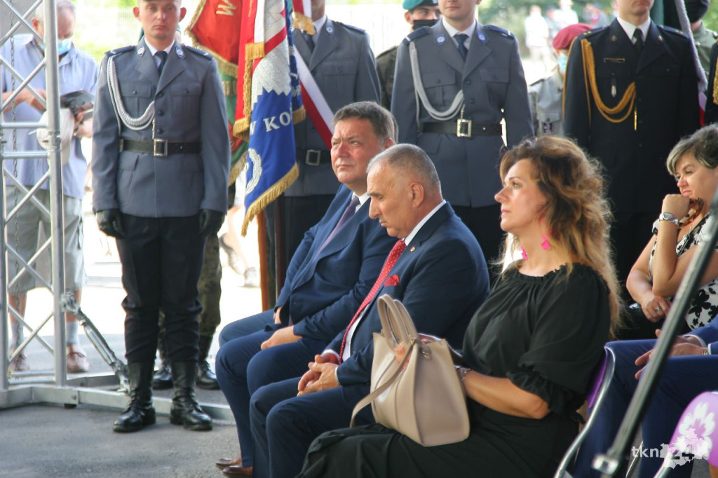 Świętowali setną rocznicę `Cudu nad Wisłą` w scenerii rodem z XX wieku [wideo, fotorelacja]