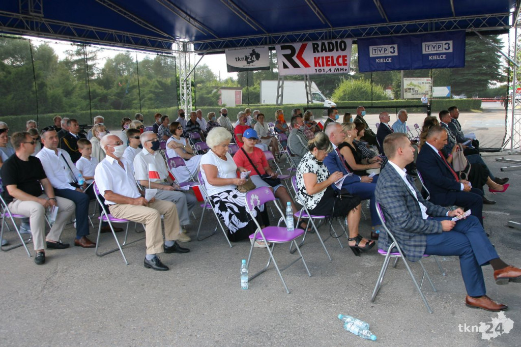 Świętowali setną rocznicę `Cudu nad Wisłą` w scenerii rodem z XX wieku [wideo, fotorelacja]