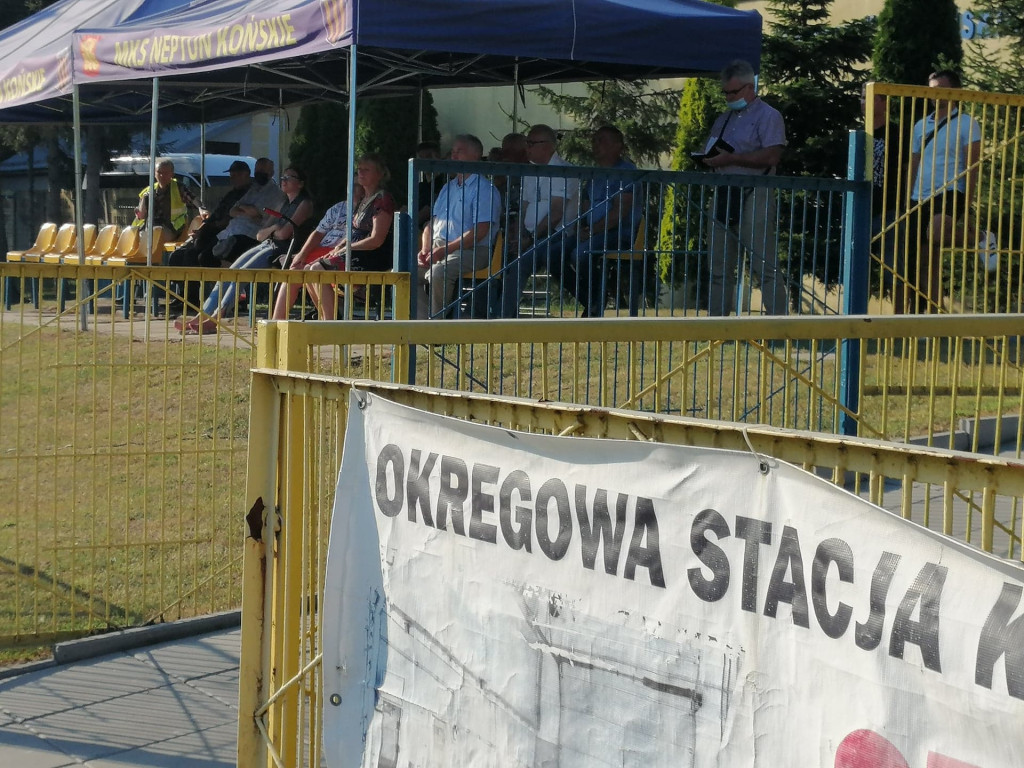 Neptun przegrywa na własnym stadionie ze Staszowem [wideo, zdjęcia]