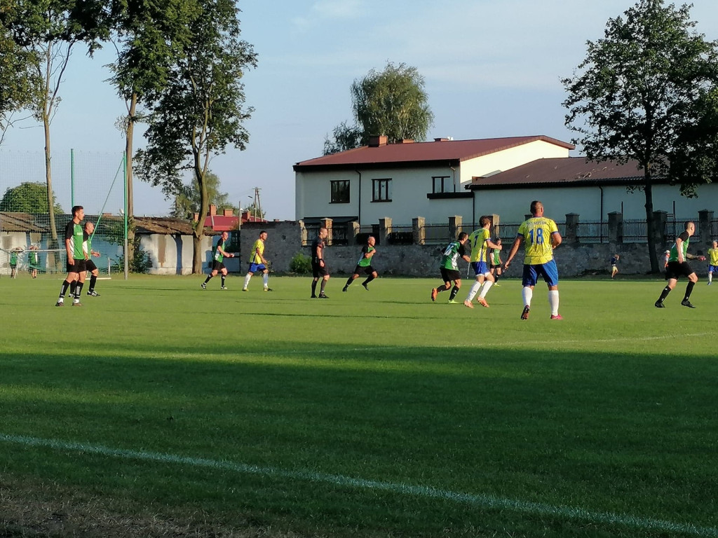 Neptun przegrywa na własnym stadionie ze Staszowem [wideo, zdjęcia]