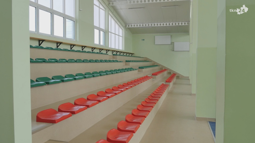 Trybuny, wentylacja i nowa wykładzina w hali sportowej w Rudzie Malenieckiej [wideo, zdjęcia]