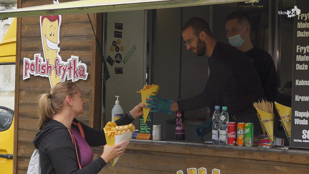 Trwa pyszny weekend w Końskich. Foodtrucki cieszyły się dużym zainteresowaniem [wideo, zdjęcia]