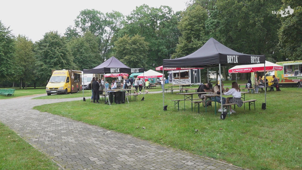 Trwa pyszny weekend w Końskich. Foodtrucki cieszyły się dużym zainteresowaniem [wideo, zdjęcia]