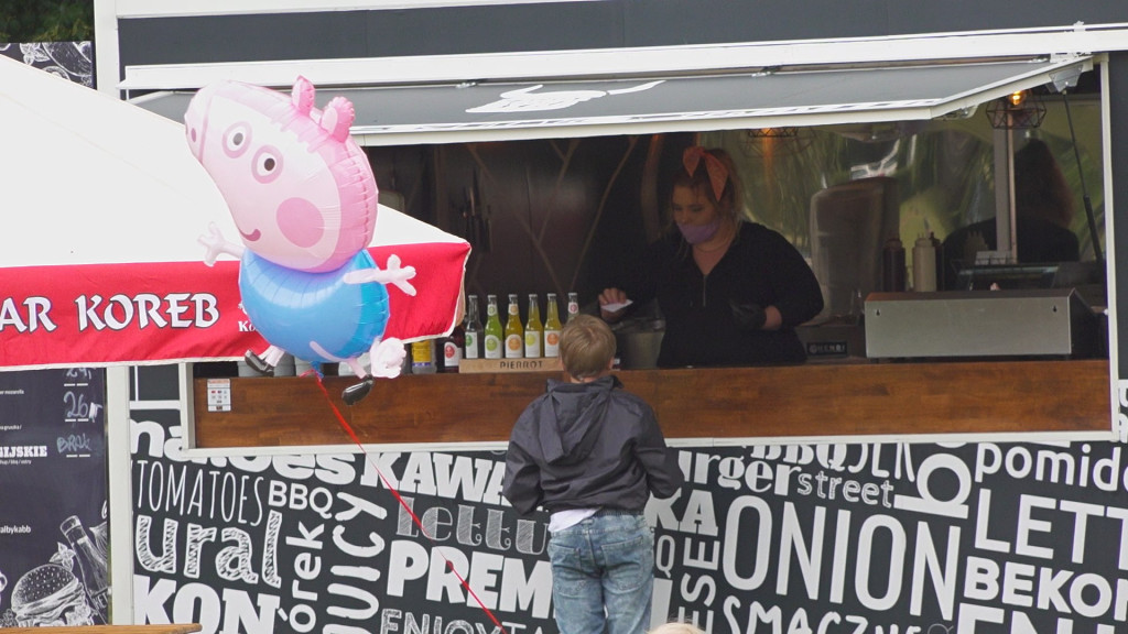 Trwa pyszny weekend w Końskich. Foodtrucki cieszyły się dużym zainteresowaniem [wideo, zdjęcia]