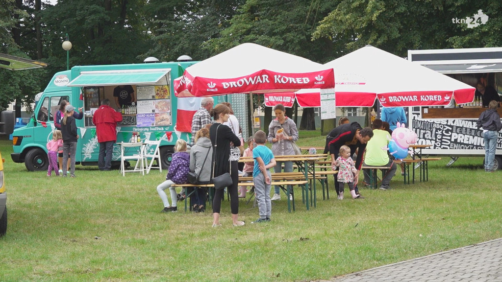 Trwa pyszny weekend w Końskich. Foodtrucki cieszyły się dużym zainteresowaniem [wideo, zdjęcia]
