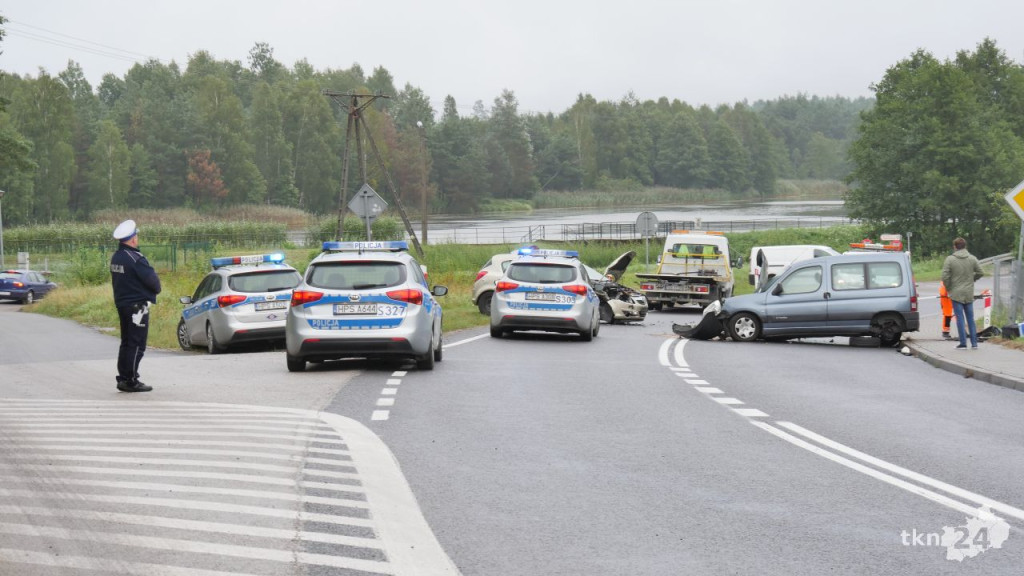 Wypadek w Pile na DK 42. Jedna osoba ranna [wideo, zdjęcia]