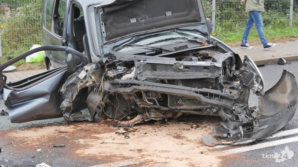 Wypadek w Pile na DK 42. Jedna osoba ranna [wideo, zdjęcia]