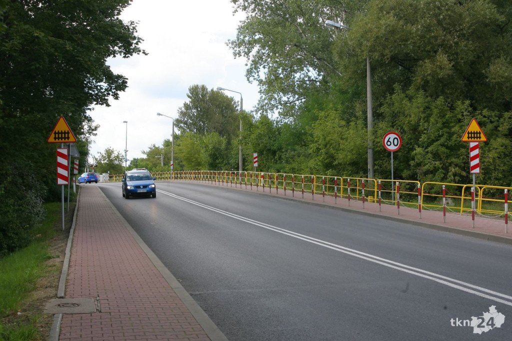 Rowerzyści mogą jeździć chodnikiem na odcinku DK 42 Końskie - Piła [zdjęcia]