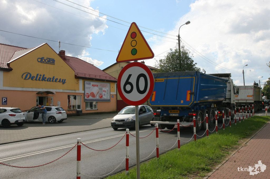 Rowerzyści mogą jeździć chodnikiem na odcinku DK 42 Końskie - Piła [zdjęcia]