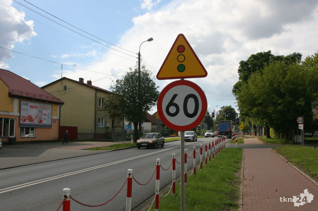 Rowerzyści mogą jeździć chodnikiem na odcinku DK 42 Końskie - Piła [zdjęcia]