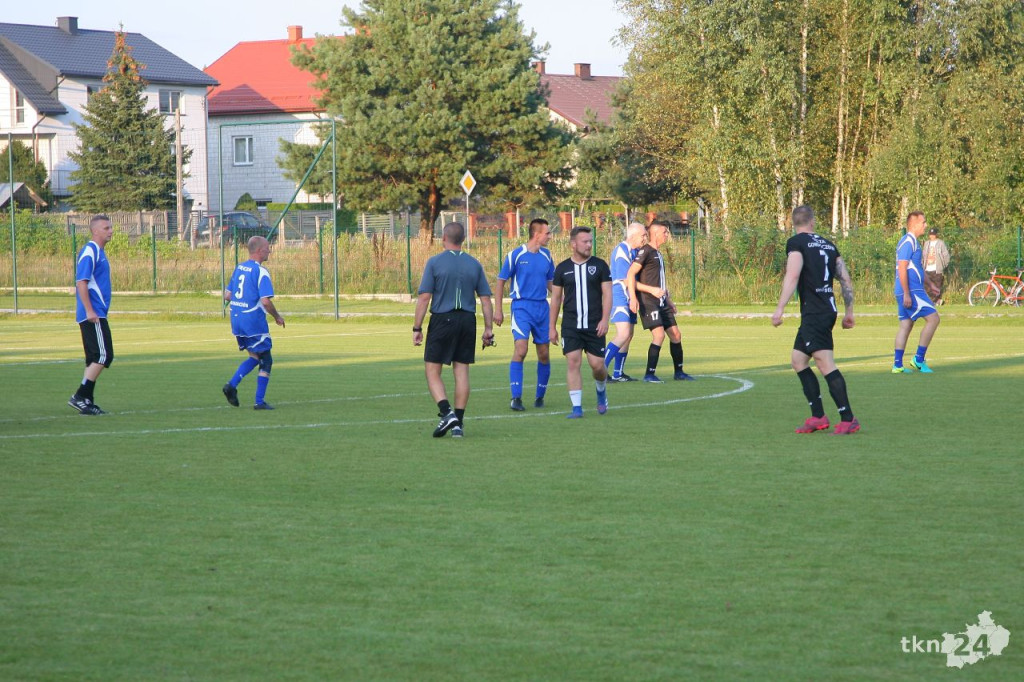 25-lecie Tęczy Gowarczów. Wyjątkowy mecz uświetnił rocznicę [wideo, zdjęcia]