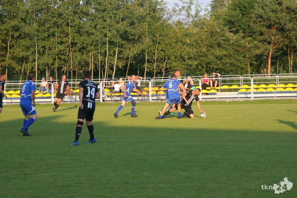 25-lecie Tęczy Gowarczów. Wyjątkowy mecz uświetnił rocznicę [wideo, zdjęcia]
