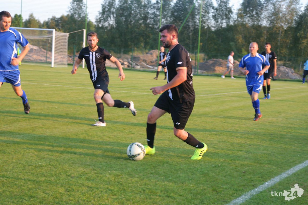 25-lecie Tęczy Gowarczów. Wyjątkowy mecz uświetnił rocznicę [wideo, zdjęcia]