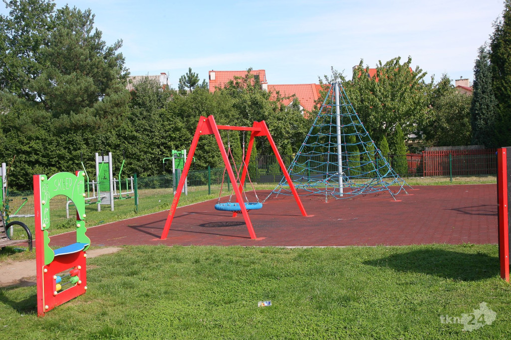Plac zabaw na Niepodległości zyska nową nawierzchnię [zdjęcia]