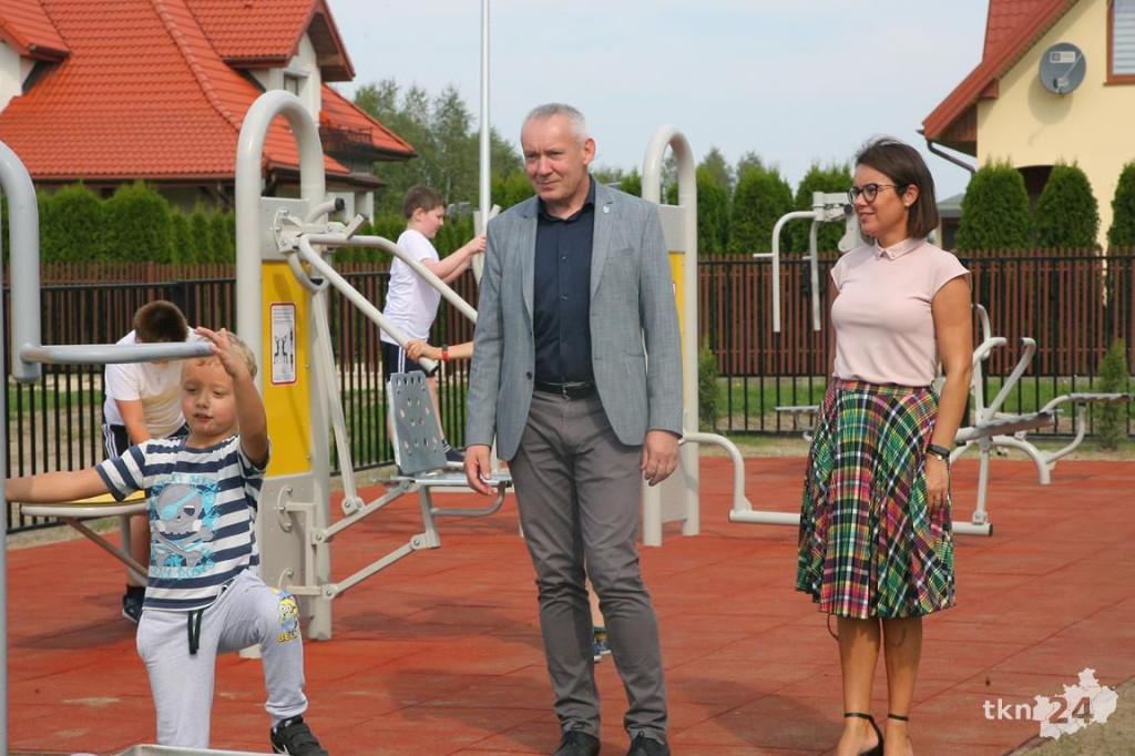 W Gowarczowie mają nowy plac zabaw i siłownię [wideo, zdjęcia]