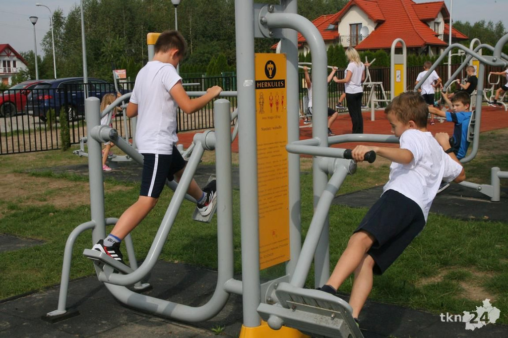 W Gowarczowie mają nowy plac zabaw i siłownię [wideo, zdjęcia]