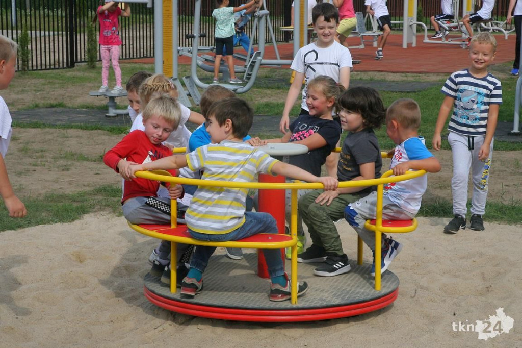 W Gowarczowie mają nowy plac zabaw i siłownię [wideo, zdjęcia]