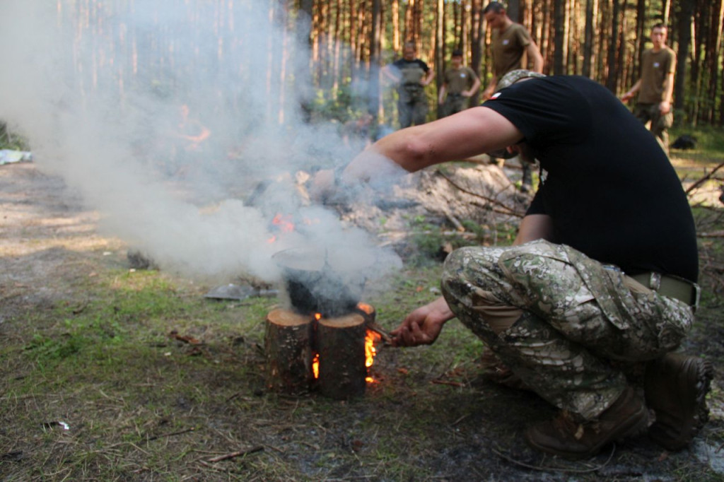 Klasy mundurowe ZDZ w Końskich uczyły się survivalu [wideo, zdjęcia]
