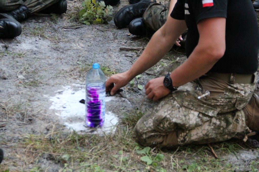 Klasy mundurowe ZDZ w Końskich uczyły się survivalu [wideo, zdjęcia]