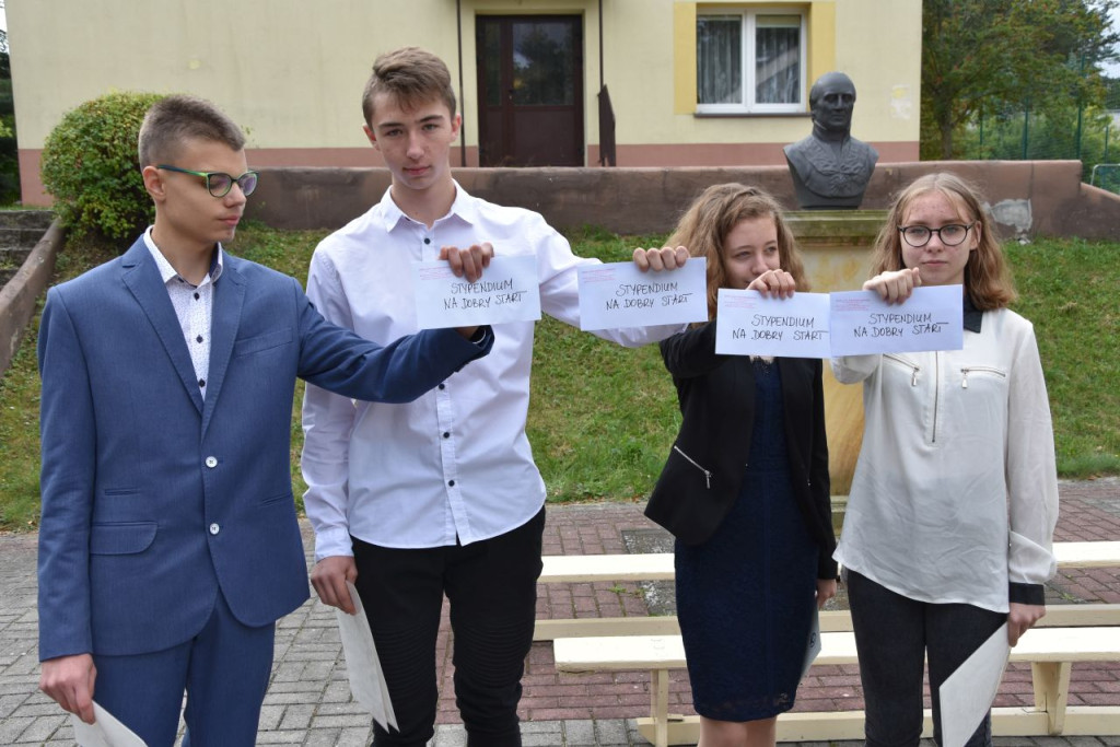 Pierwszaki w ZSP w Stąporkowie złożyły ślubowanie [zdjęcia]