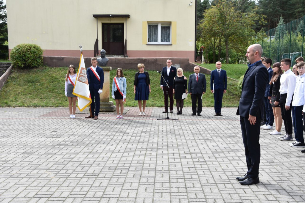 Pierwszaki w ZSP w Stąporkowie złożyły ślubowanie [zdjęcia]