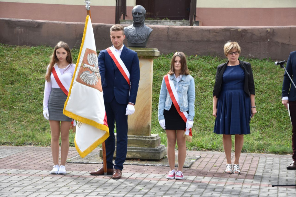 Pierwszaki w ZSP w Stąporkowie złożyły ślubowanie [zdjęcia]