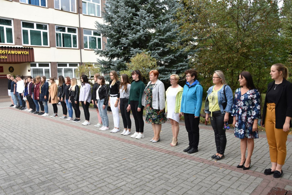 Pierwszaki w ZSP w Stąporkowie złożyły ślubowanie [zdjęcia]