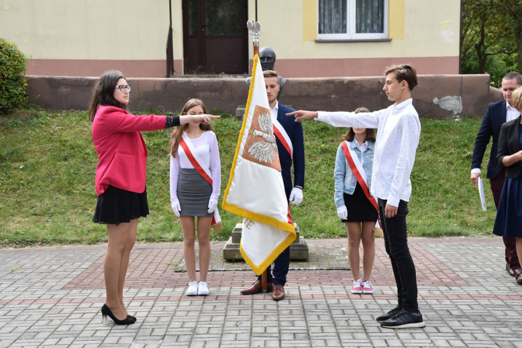 Pierwszaki w ZSP w Stąporkowie złożyły ślubowanie [zdjęcia]