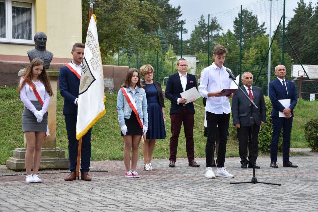 Pierwszaki w ZSP w Stąporkowie złożyły ślubowanie [zdjęcia]