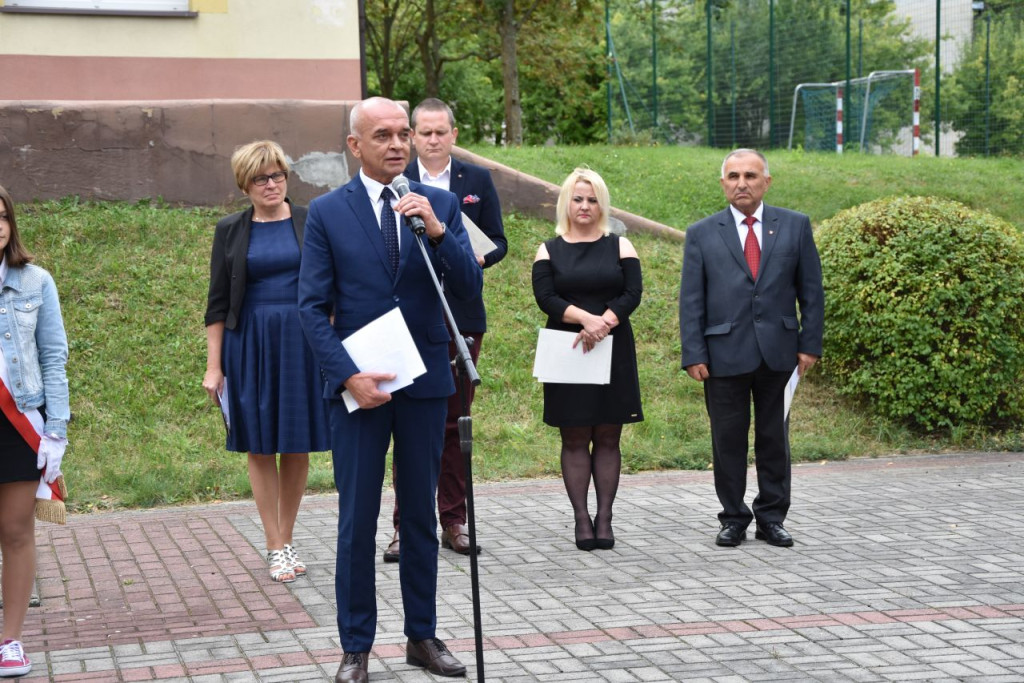 Pierwszaki w ZSP w Stąporkowie złożyły ślubowanie [zdjęcia]