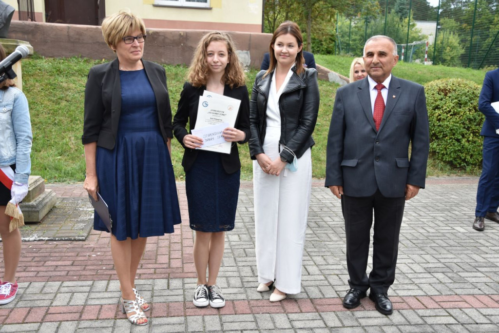 Pierwszaki w ZSP w Stąporkowie złożyły ślubowanie [zdjęcia]
