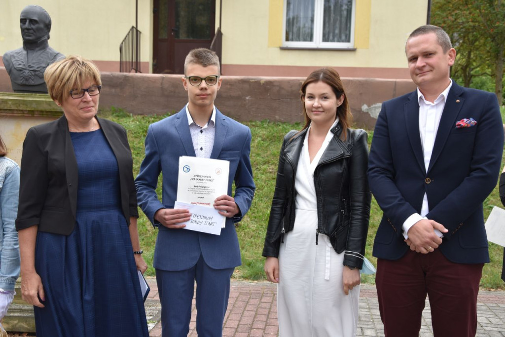 Pierwszaki w ZSP w Stąporkowie złożyły ślubowanie [zdjęcia]
