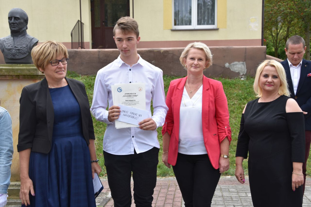 Pierwszaki w ZSP w Stąporkowie złożyły ślubowanie [zdjęcia]