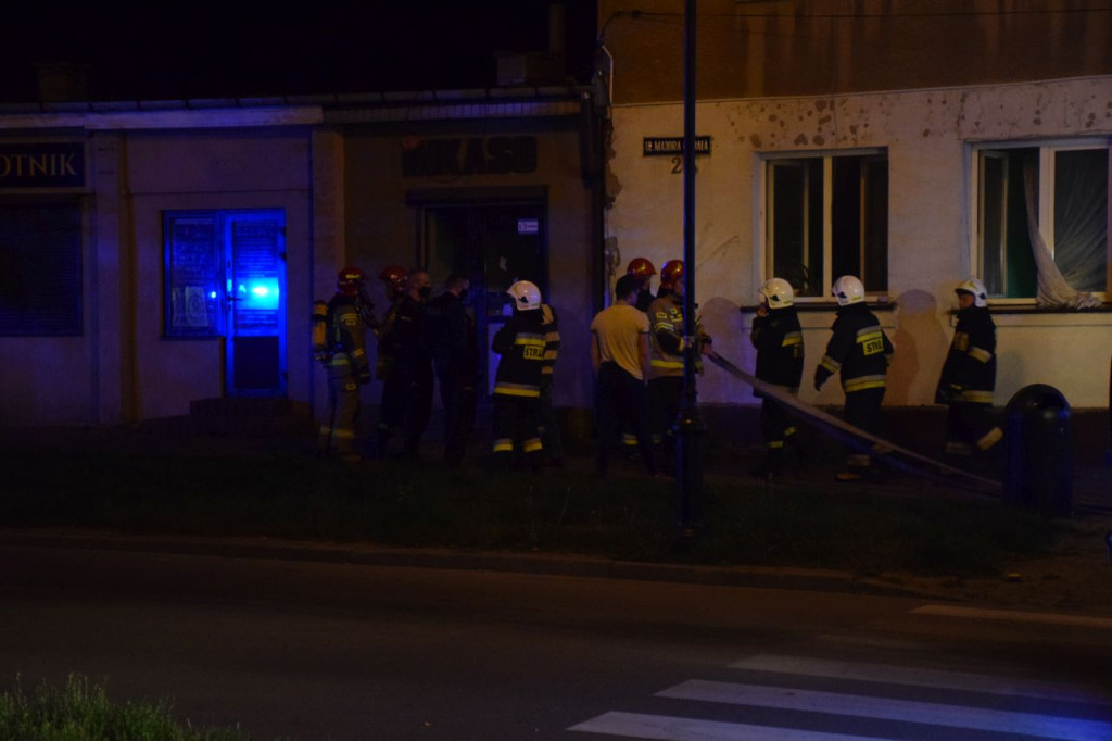 Pożar budynku mieszkalnego w Końskich. Jedna osoba ranna [zdjęcia]