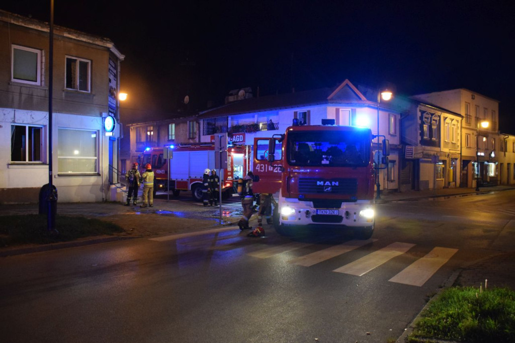 Pożar budynku mieszkalnego w Końskich. Jedna osoba ranna [zdjęcia]