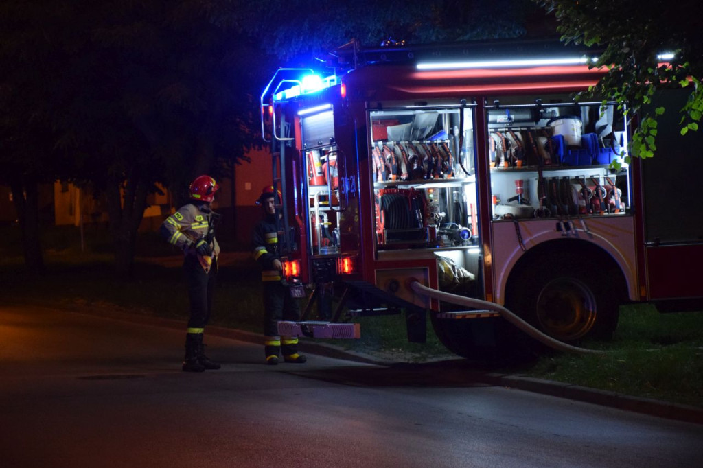 Pożar budynku mieszkalnego w Końskich. Jedna osoba ranna [zdjęcia]