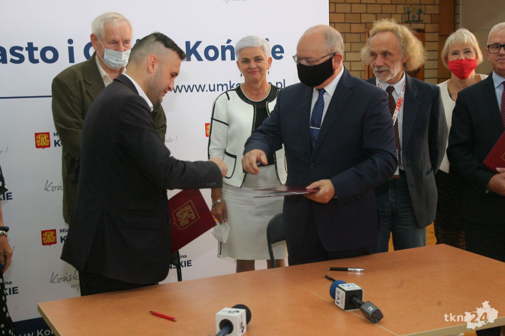 Końskie: Gmina wprowadza karty seniora. Jest przyjazna seniorom! [wideo, zdjęcia]