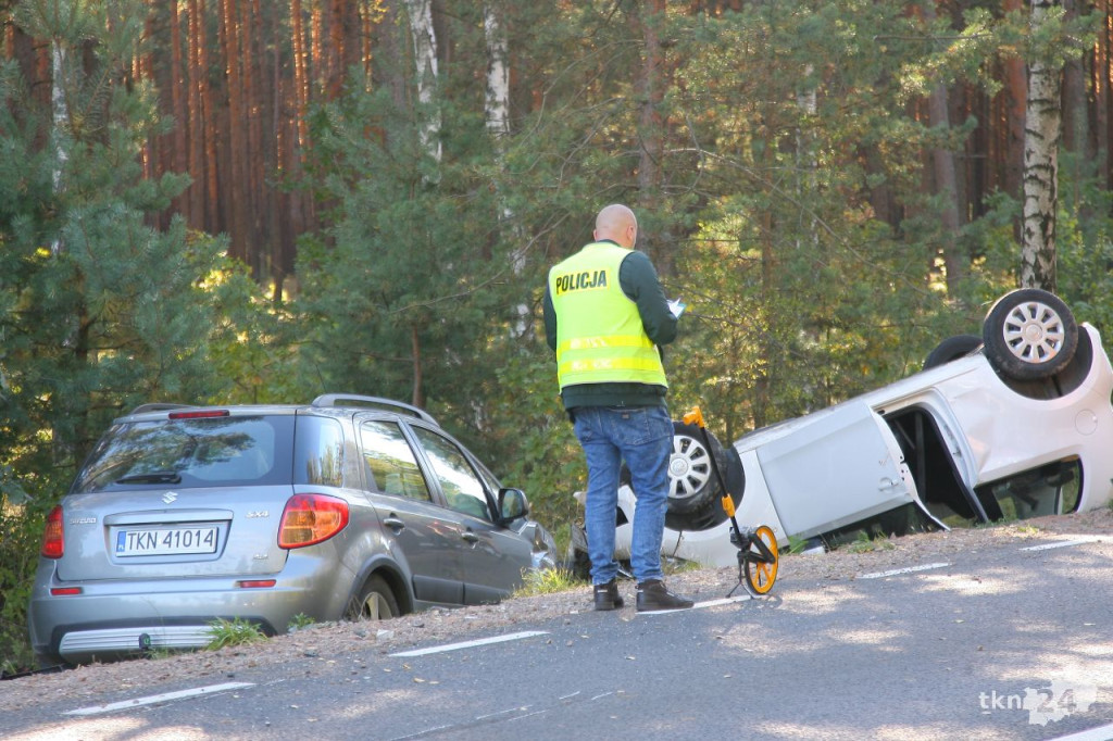 Wypadek na DK 42. Ranny zabrany do szpitala helikopterem [wideo, zdjęcia]