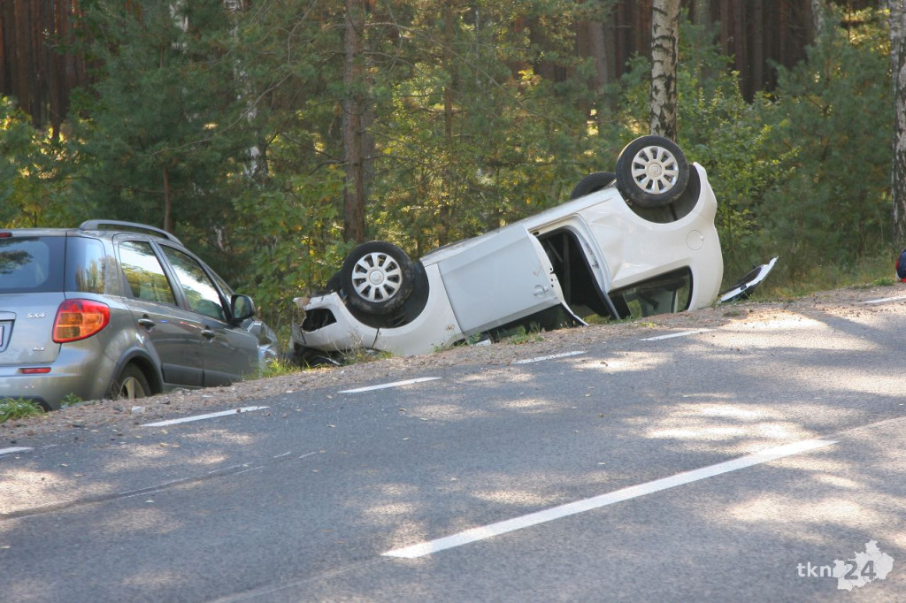 Wypadek na DK 42. Ranny zabrany do szpitala helikopterem [wideo, zdjęcia]