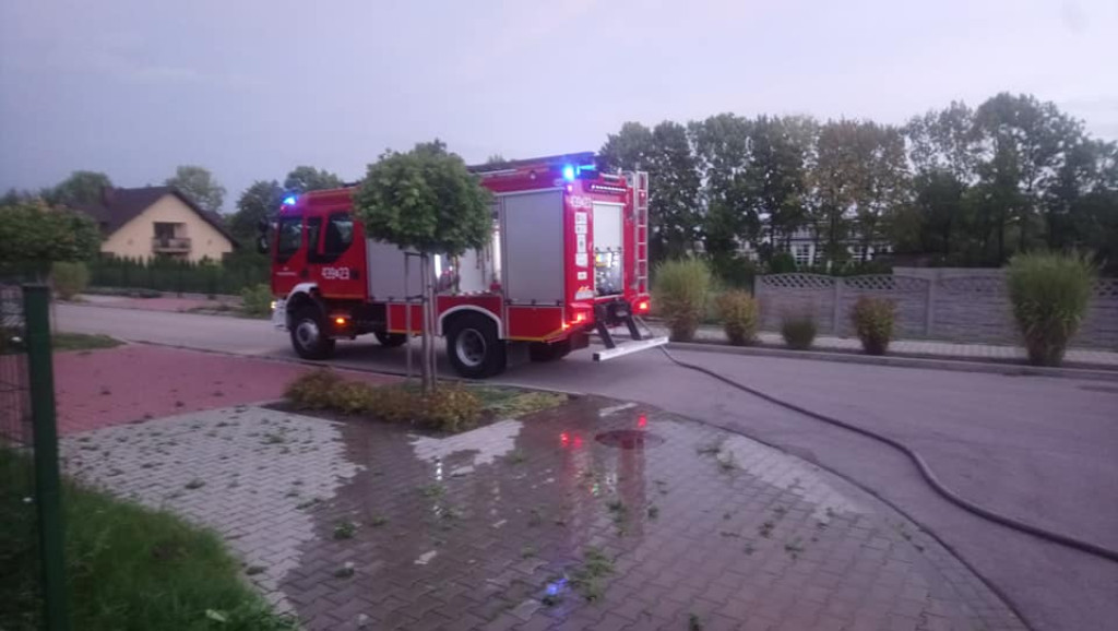 Pożar garażu przy ulicy Wjazdowej w Końskich [zdjęcia]
