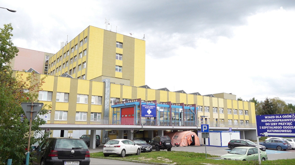 Koronawirus w szpitalu? Oddział rehabilitacji wstrzymał przyjęcia. Raport epidemiczny [wideo]