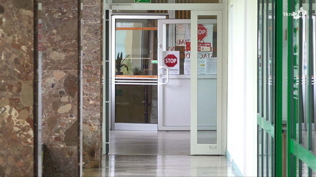 Koronawirus w szpitalu? Oddział rehabilitacji wstrzymał przyjęcia. Raport epidemiczny [wideo]